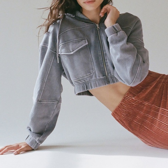 UO CROPPED YOGI HOODIE - Picture 3 of 8